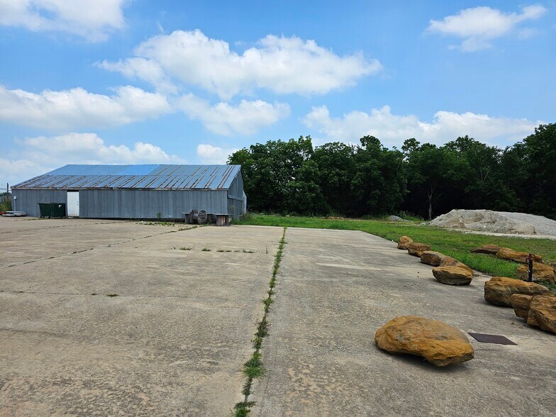 More Photos Of 1210 N 1st Ave, Durant Warehouse For Sale