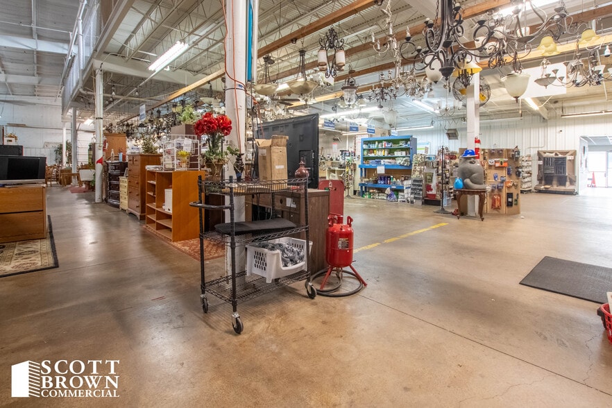 More Photos Of 1805 Cornell Ln, Denton Showroom For Lease