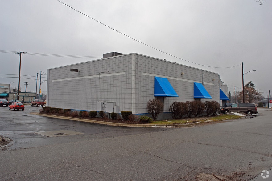 More Photos Of 2965 Orchard Lake Rd, Keego Harbor Storefront For Lease