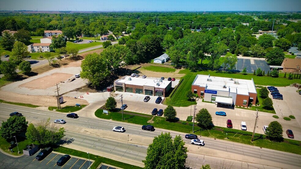 More Photos Of 232 W Mound Rd, Decatur General Retail For Lease