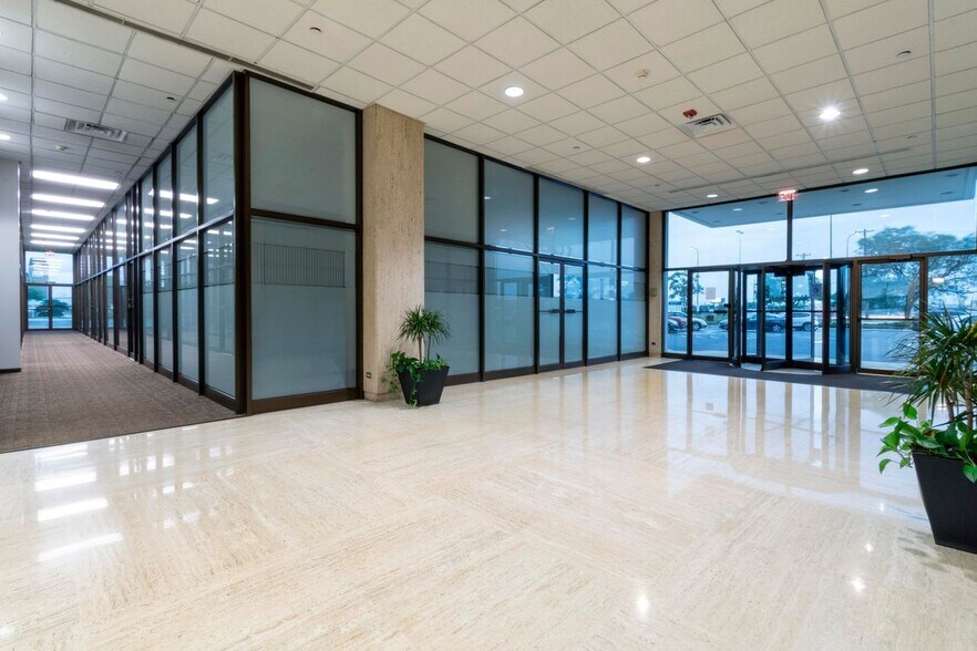 More Photos Of 800 E Northwest Hwy, Palatine Office For Lease