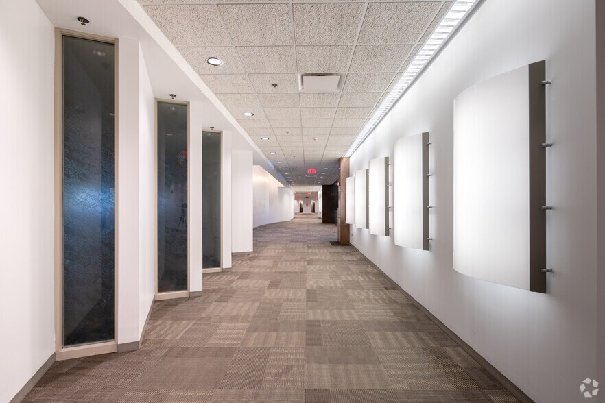 More Photos Of 4 Overlook Pt, Lincolnshire Office For Lease