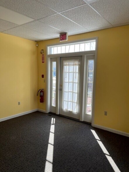 More Photos Of 360 Route 101, Bedford Medical For Lease