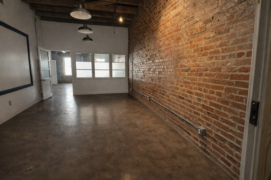 More Photos Of 111 E Chapel Hill St, Durham Storefront Retail Office For Lease