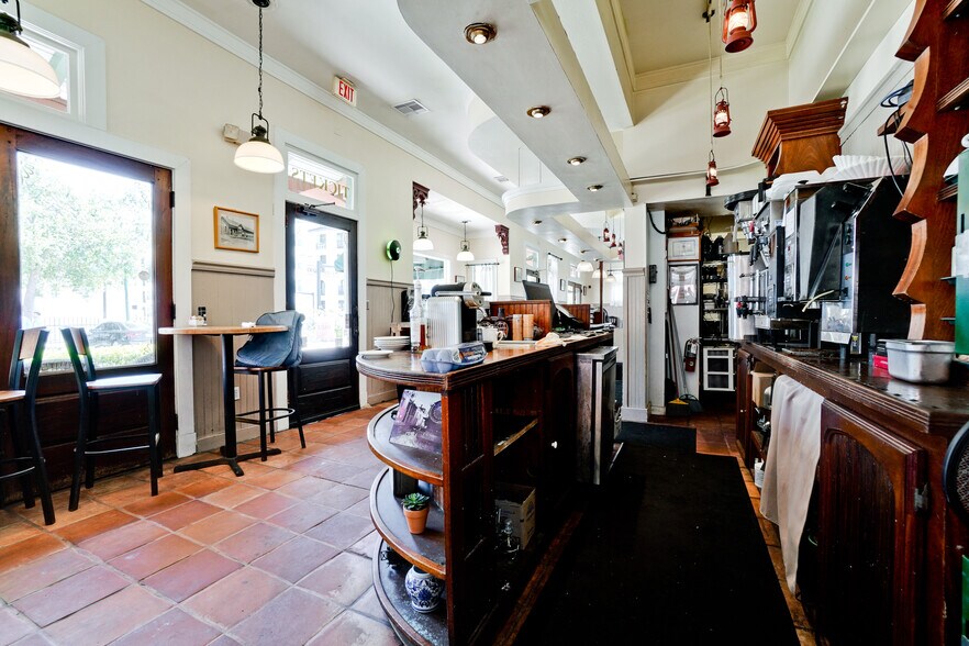 More Photos Of 1503 4th St, Sarasota Restaurant For Lease