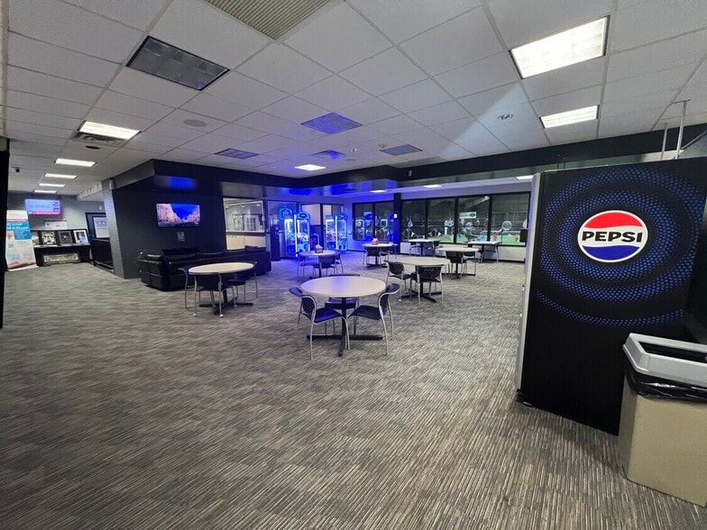 More Photos Of 600 Iron City Dr, Pittsburgh Freestanding For Lease