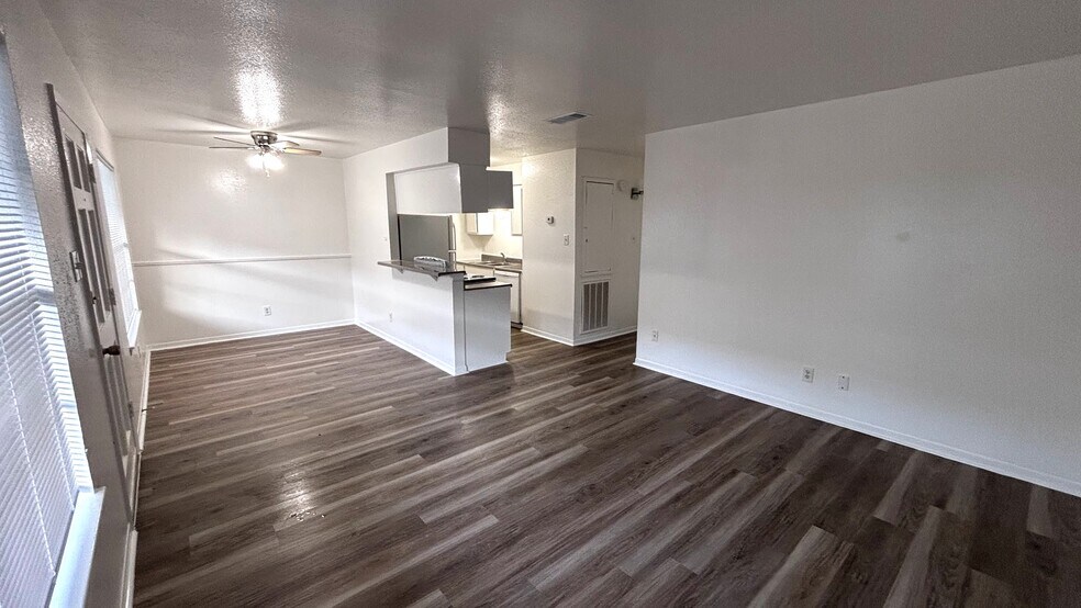 More Photos Of 1004 S Hill St, Alvin Apartments For Sale