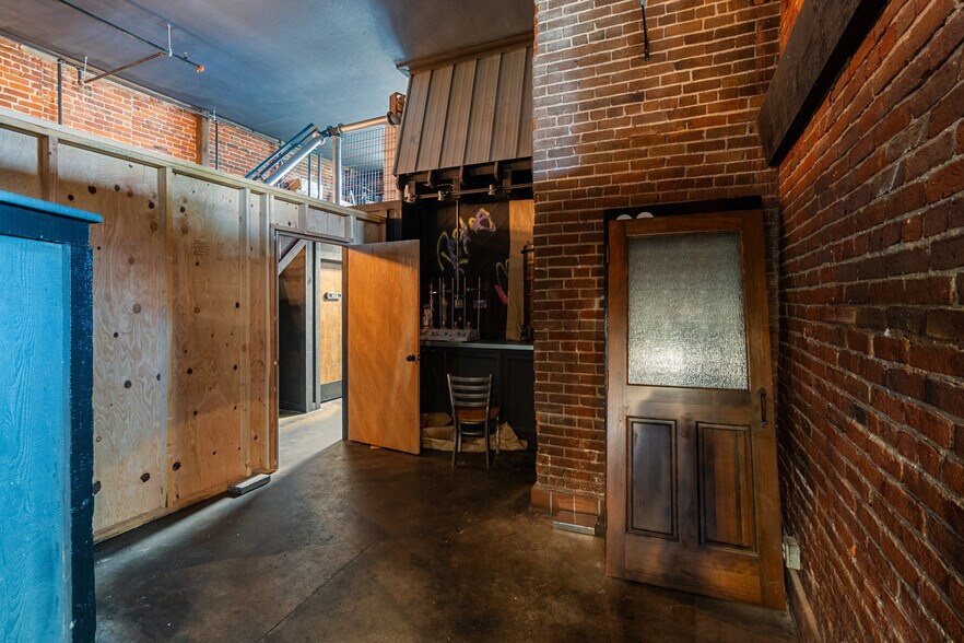 More Photos Of 509 SW G St, Grants Pass Restaurant For Sale