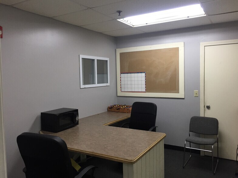 More Photos Of 110 Elm St, Bridgewater Warehouse For Lease