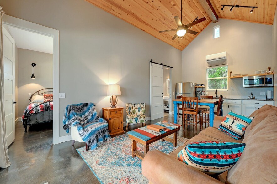 More Photos Of 7400 McGregor Ln, Dripping Springs Hotel For Sale