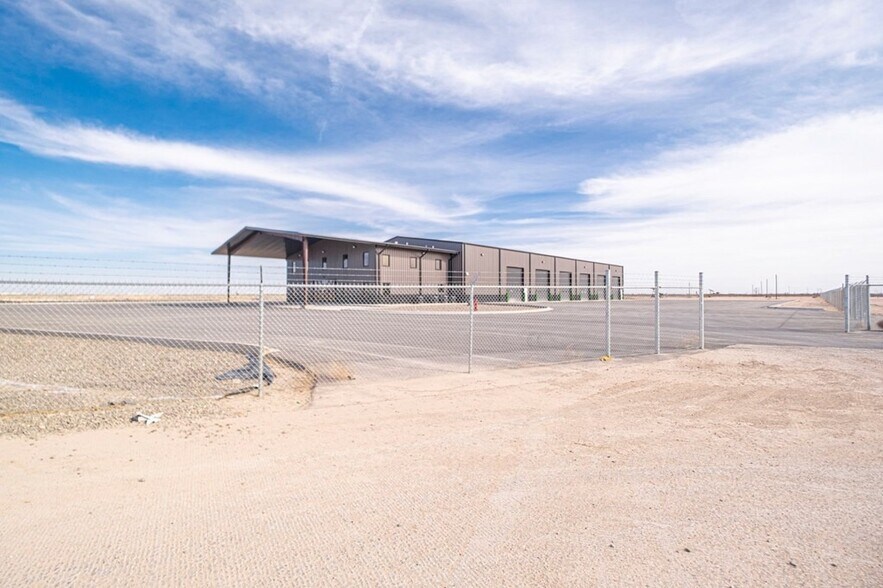 More Photos Of 5261 W Murphy St, Odessa Industrial For Lease