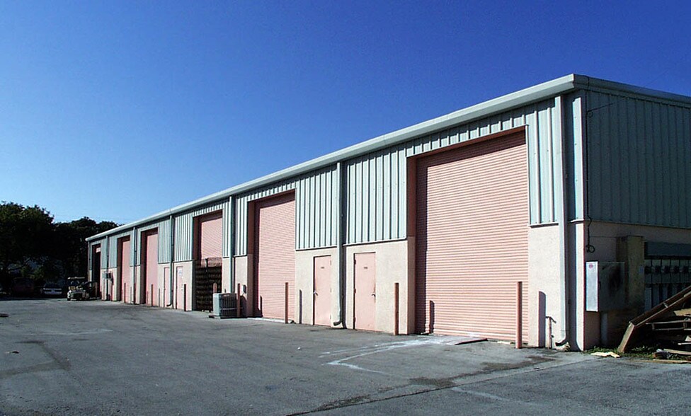 More Photos Of 820 N 8th St, Lantana Warehouse For Lease