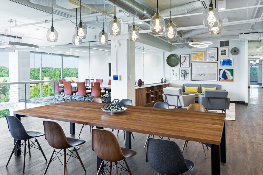 More Photos Of 8614 Westwood Center Dr, Vienna Office For Lease