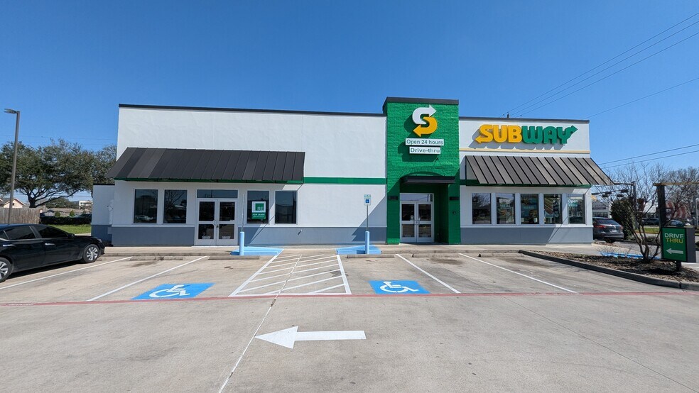 Primary Photo Of 4979 Fairmont Pky, Pasadena Fast Food For Lease