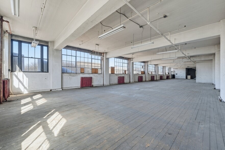 More Photos Of 59 Market St, Newark Office For Sale