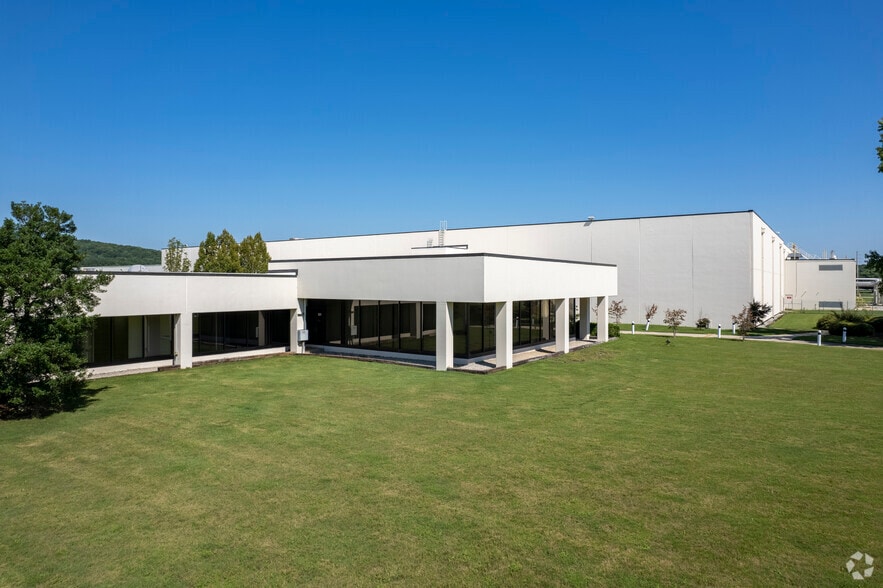 More Photos Of 4905 Moores Mill Rd, Huntsville Manufacturing For Lease