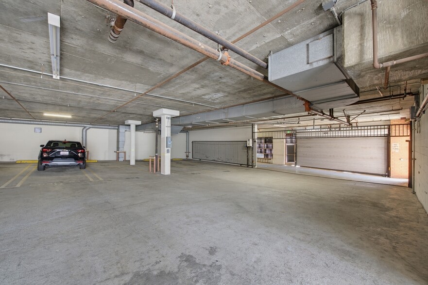 More Photos Of 10495 Santa Monica Blvd, Los Angeles Office For Sale
