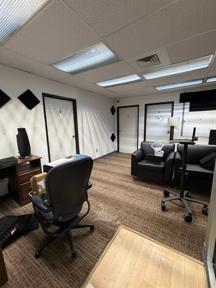 More Photos Of 25140 Lahser Rd, Southfield Office For Sale
