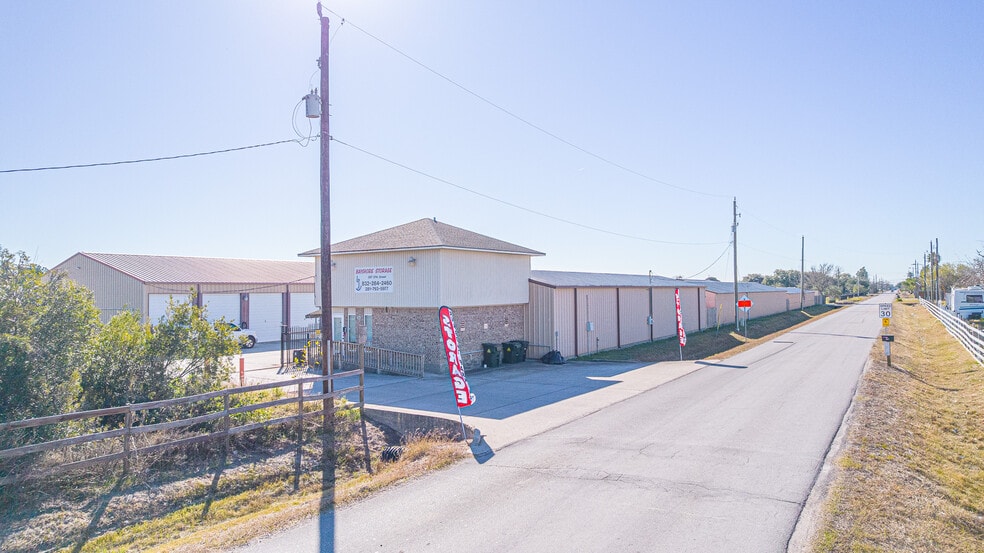 More Photos Of 207 27th St, San Leon Self Storage For Sale