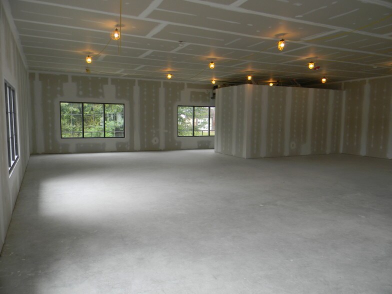 More Photos Of 207 Russell St, Hadley Office For Lease