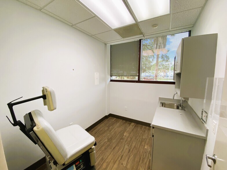 More Photos Of 401 Manatee Ave E, Bradenton Medical For Lease