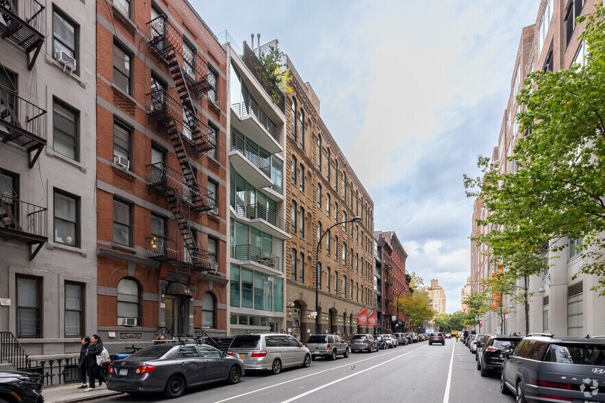 More Photos Of 335 W 16th St, New York Office For Lease