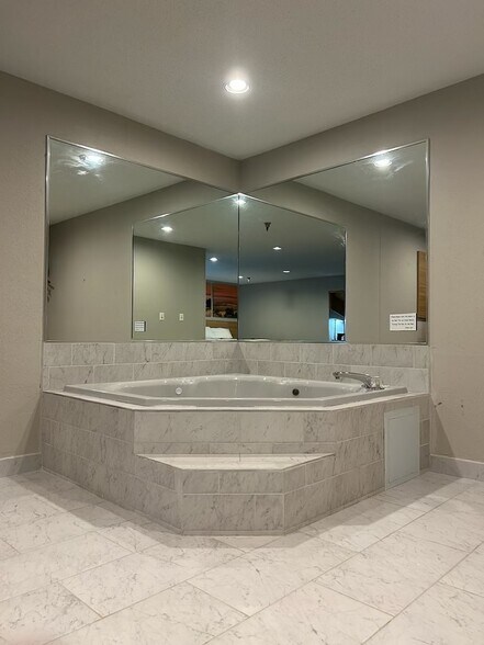 More Photos Of 789 E Milltown Rd, Wooster Hotel For Sale