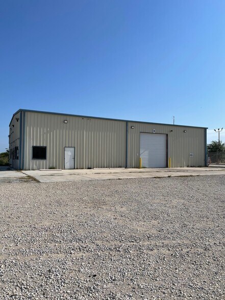 More Photos Of 586 County Road 429, Pleasanton Industrial For Sale