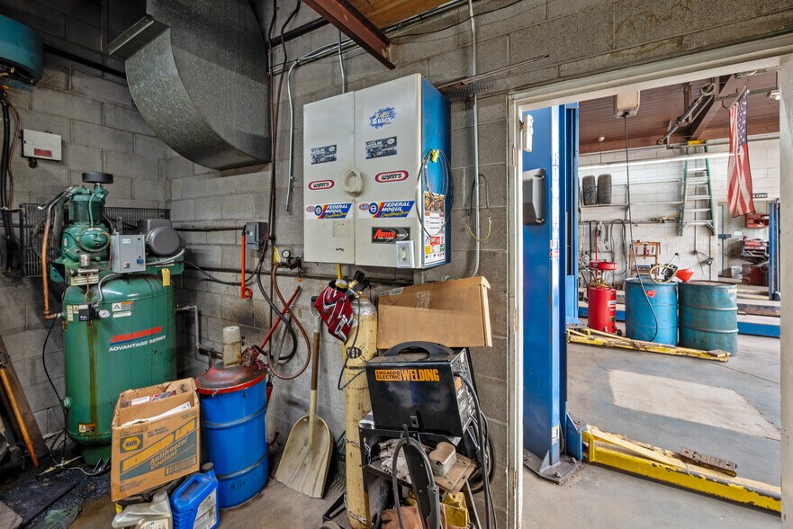 More Photos Of 602 S Jefferson St, Huntington Specialty For Sale