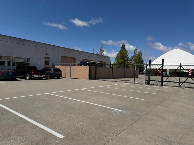 More Photos Of 8150 Industrial Ave, Roseville Flex For Lease