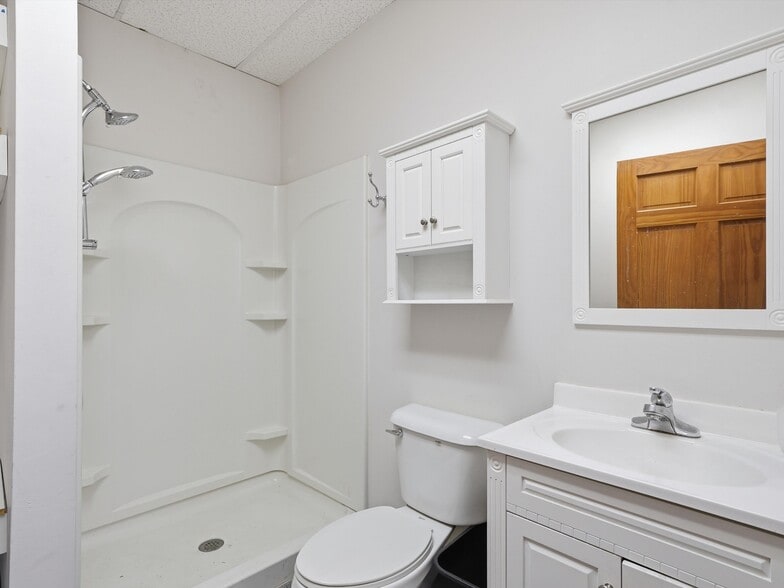 More Photos Of 832 W 11 Mile Rd, Madison Heights Warehouse For Sale