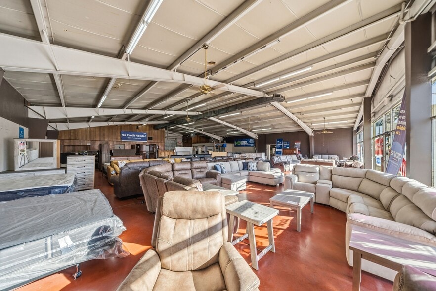 More Photos Of 606 Albert Pike Rd, Hot Springs National Park Freestanding For Sale