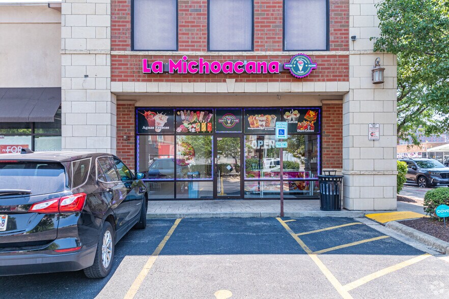 More Photos Of 2-30 Ohio St, Joliet General Retail For Lease