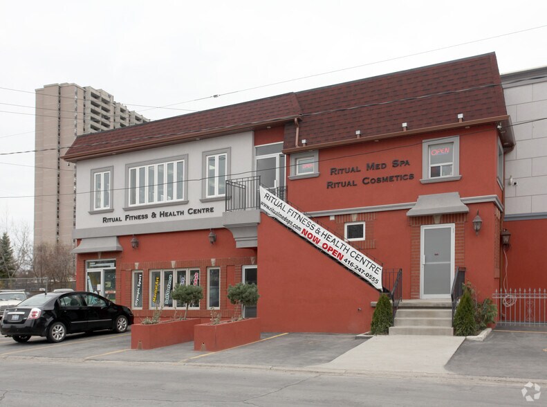 More Photos Of 2b Rosemount Ave, Toronto Storefront Retail Office For Lease