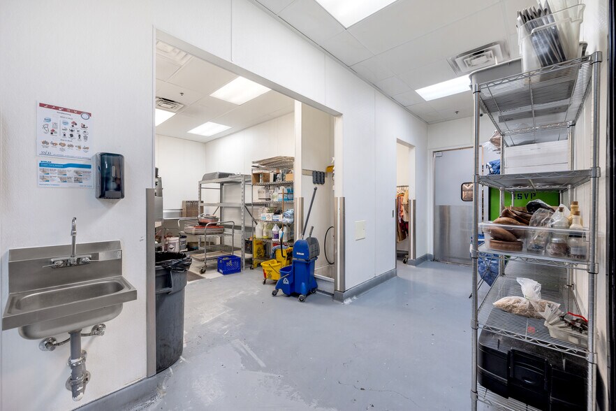 More Photos Of 5165 W Oquendo Rd, Las Vegas Food Processing For Lease