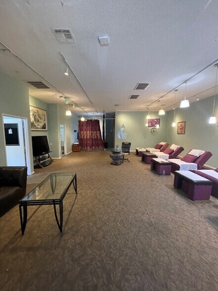 More Photos Of 17733-17755 Sierra Hwy, Santa Clarita Storefront Retail Office For Lease