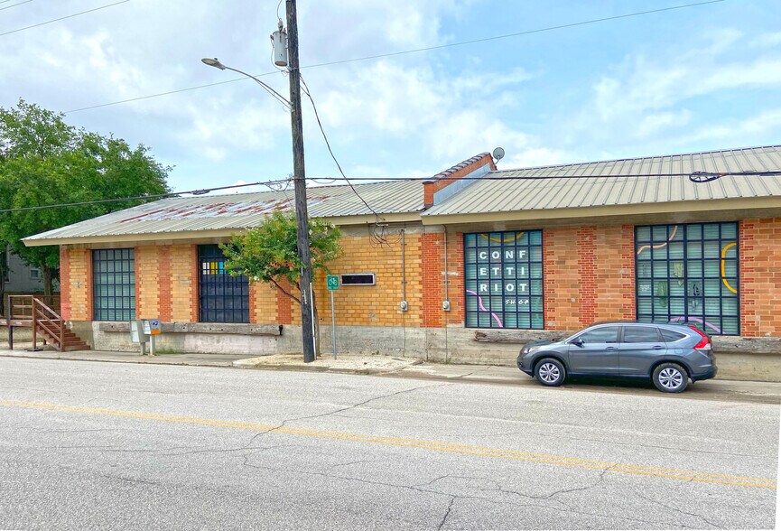 More Photos Of 2220 Commerce St, Houston Loft Creative Space For Lease
