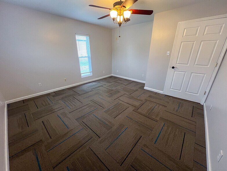 More Photos Of 410 Broadway Ave, South Roxana Office For Lease