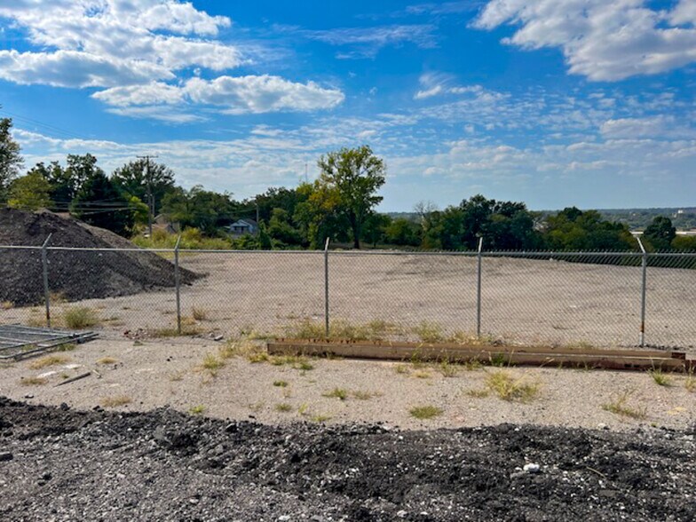 More Photos Of 1624 Blue Ridge Blvd, Kansas City Warehouse For Sale
