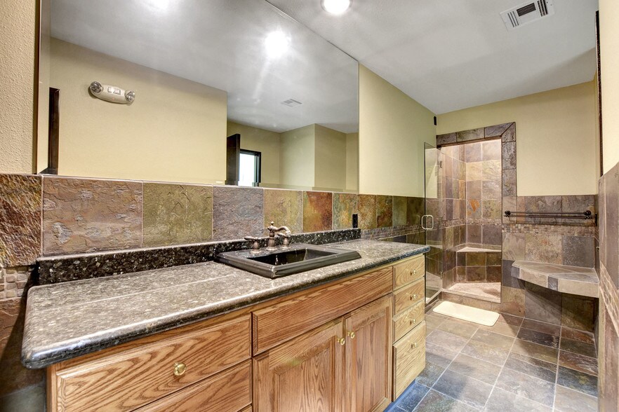 More Photos Of 3852 E Post Rd, Las Vegas Warehouse For Sale