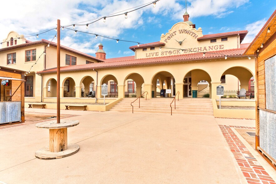 More Photos Of 131 E Exchange Ave, Fort Worth Office Residential For Lease