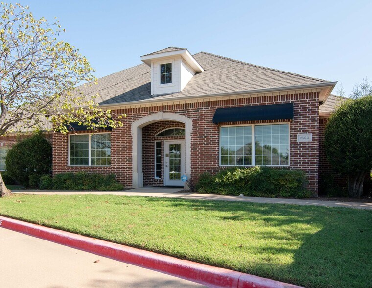 More Photos Of 2563 SW Grapevine Pky, Grapevine Office For Sale