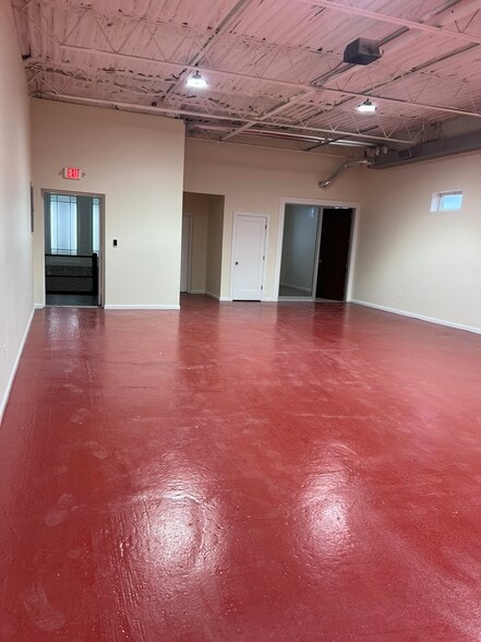 More Photos Of 36-50 Lakeville Rd, New Hyde Park Office For Lease