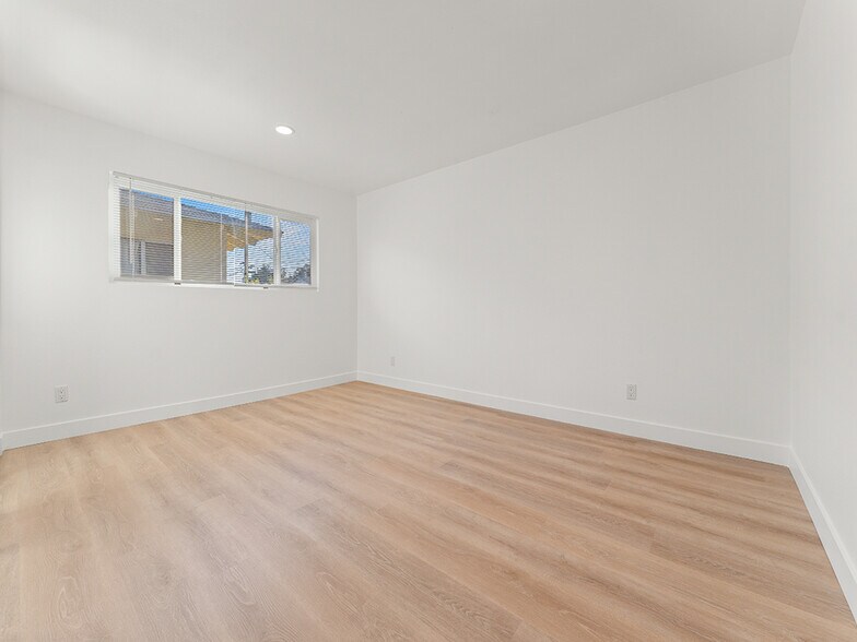 More Photos Of 308 S Laurel St, Santa Ana Apartments For Sale