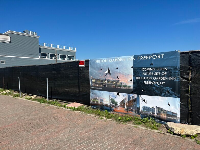 More Photos Of 377 Woodcleft Ave, Freeport Storefront Retail Residential For Sale