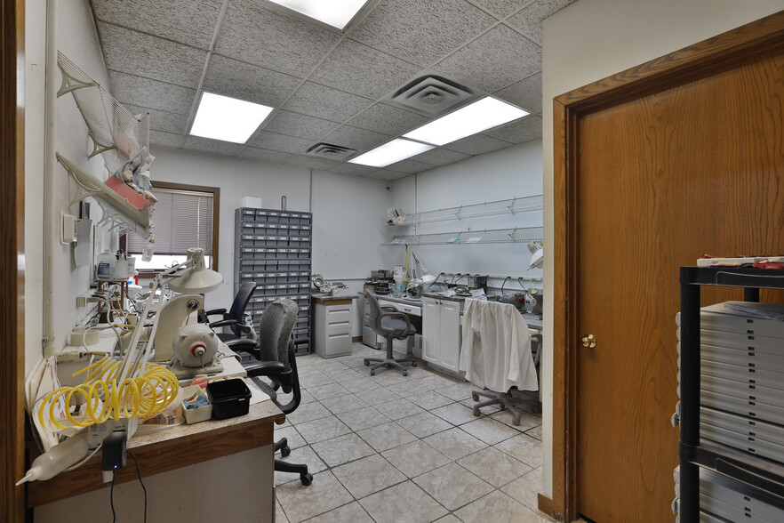 More Photos Of 2425 Deewood Dr, Columbus Medical For Sale