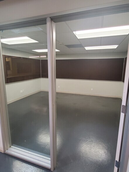 More Photos Of 4716 Vineland Ave, North Hollywood Loft Creative Space For Lease