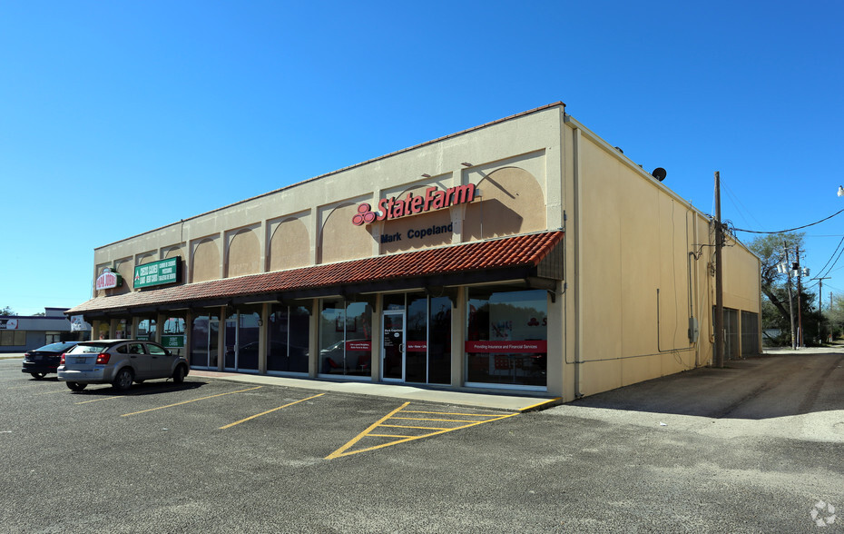 Primary Photo Of 725 S 14th St, Kingsville Storefront For Lease