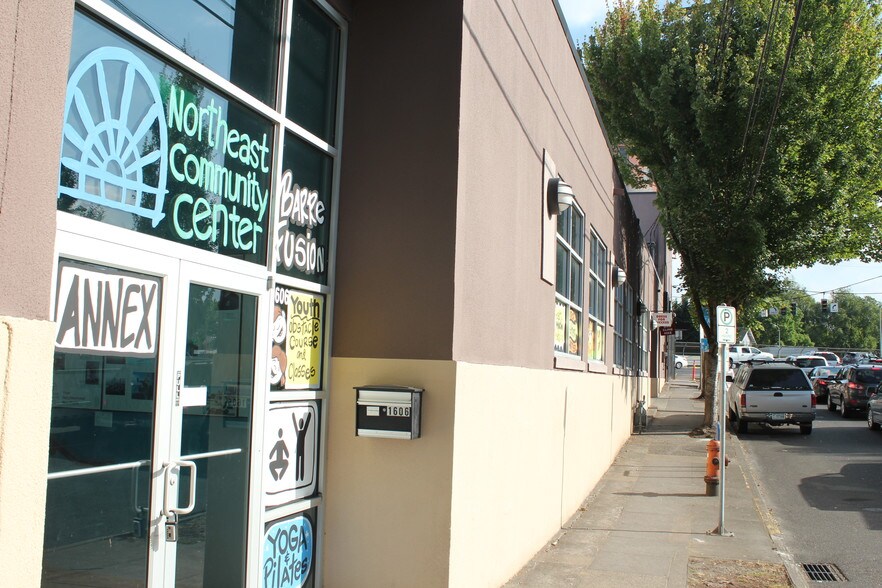 More Photos Of 3701-3719 NE Sandy Blvd, Portland Storefront Retail Office For Lease