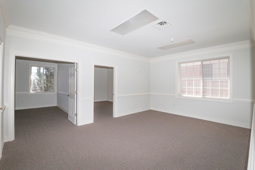 More Photos Of 3225 Shallowford Rd, Marietta Office For Lease